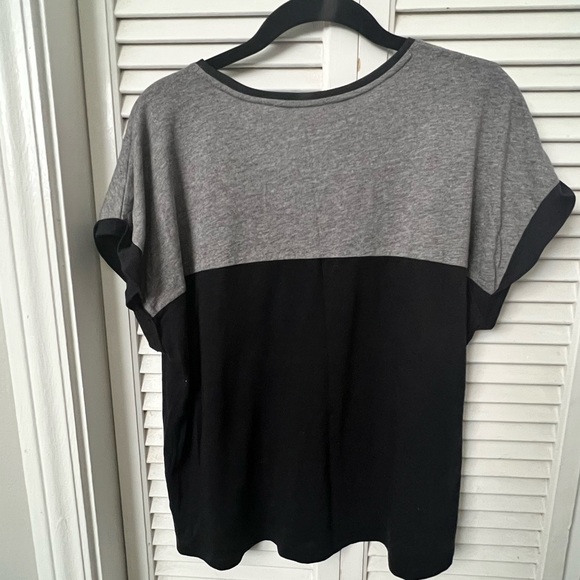 Under Armour Tee - Picture 3 of 3